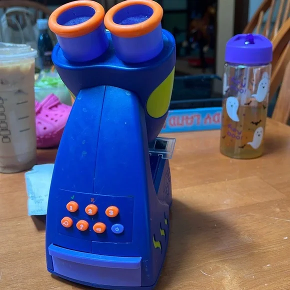 Microscope - Picture 1 of 4